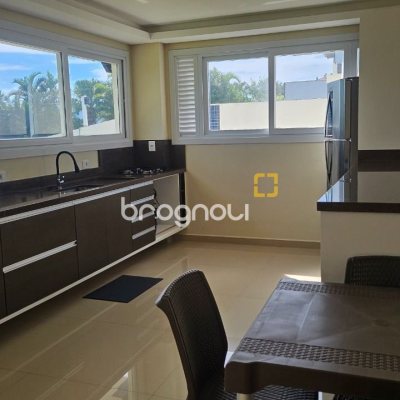 Apartamento com 101m², 3 quartos (sendo 1 suíte), 1 garagem, no bairro Canasvieiras em Florianópolis