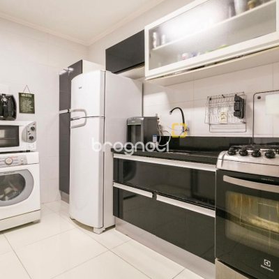 Apartamento com 72m², 2 quartos (sendo 1 suíte), 1 garagem, no bairro Trindade em Florianópolis