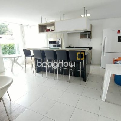 Apartamento com 88m², 3 quartos (sendo 1 suíte), 2 garagens, no bairro Campeche em Florianópolis