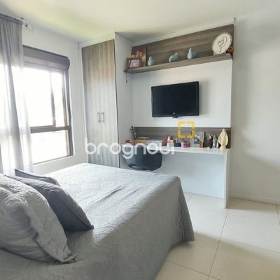 Apartamento com 88m², 3 quartos (sendo 1 suíte), 2 garagens, no bairro Campeche em Florianópolis