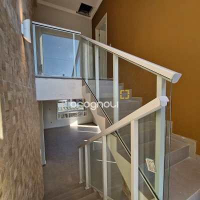 Casa de Condomínio com 204m², 3 quartos (sendo 1 suíte), 2 garagens, no bairro Rio Vermelho em Florianópolis