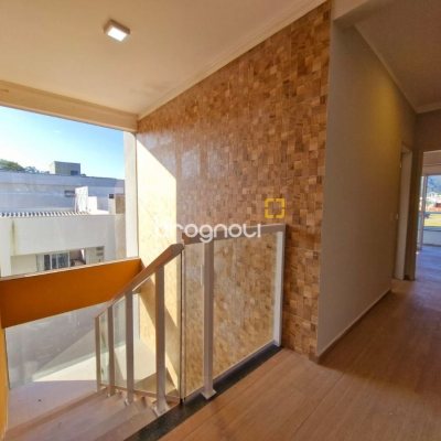 Casa de Condomínio com 204m², 3 quartos (sendo 1 suíte), 2 garagens, no bairro Rio Vermelho em Florianópolis