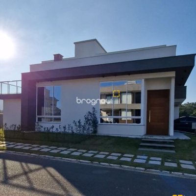 Casa de Condomínio com 204m², 3 quartos (sendo 1 suíte), 2 garagens, no bairro Rio Vermelho em Florianópolis