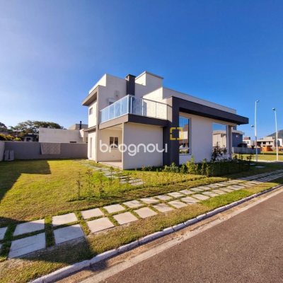 Casa de Condomínio com 204m², 3 quartos (sendo 1 suíte), 2 garagens, no bairro Rio Vermelho em Florianópolis