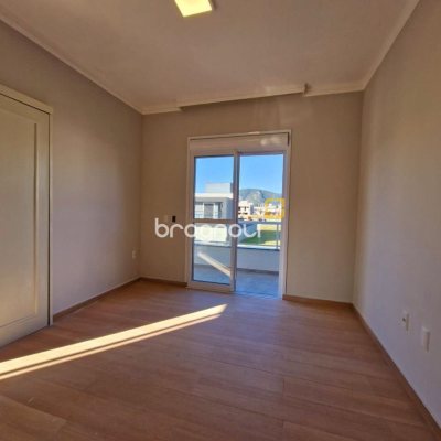 Casa de Condomínio com 204m², 3 quartos (sendo 1 suíte), 2 garagens, no bairro Rio Vermelho em Florianópolis