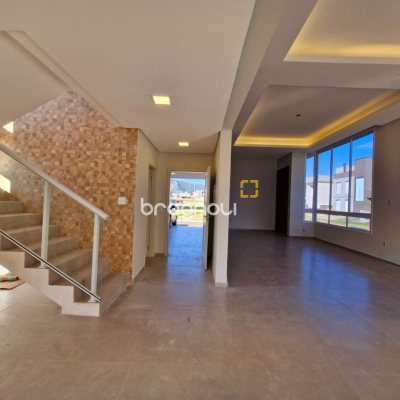 Casa de Condomínio com 204m², 3 quartos (sendo 1 suíte), 2 garagens, no bairro Rio Vermelho em Florianópolis