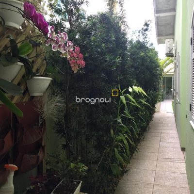 Casa com 100m², 3 quartos (sendo 1 suíte), 2 garagens, no bairro Ingleses em Florianópolis