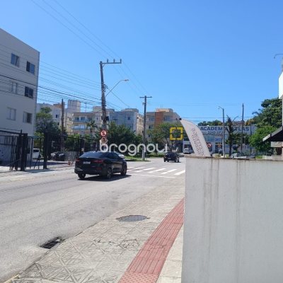 Apartamento com 71m², 2 quartos (sendo 1 suíte), 1 garagem, no bairro Abraão em Florianópolis