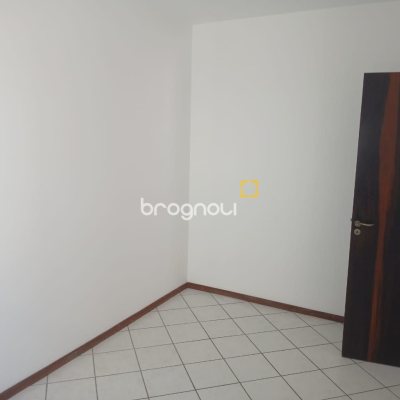 Apartamento com 71m², 2 quartos (sendo 1 suíte), 1 garagem, no bairro Abraão em Florianópolis