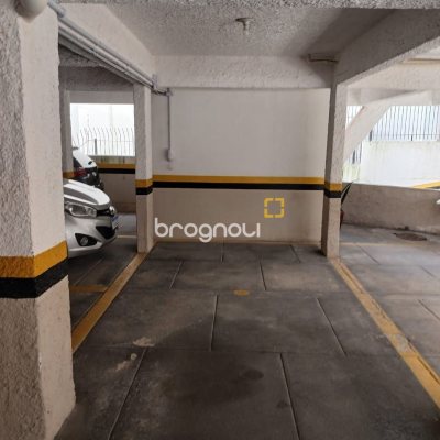 Apartamento com 71m², 2 quartos (sendo 1 suíte), 1 garagem, no bairro Abraão em Florianópolis