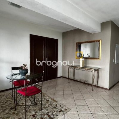 Apartamento com 71m², 2 quartos (sendo 1 suíte), 1 garagem, no bairro Abraão em Florianópolis