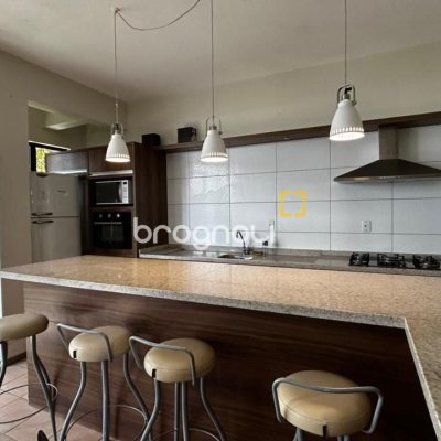 Apartamento com 71m², 2 quartos (sendo 1 suíte), 1 garagem, no bairro Abraão em Florianópolis