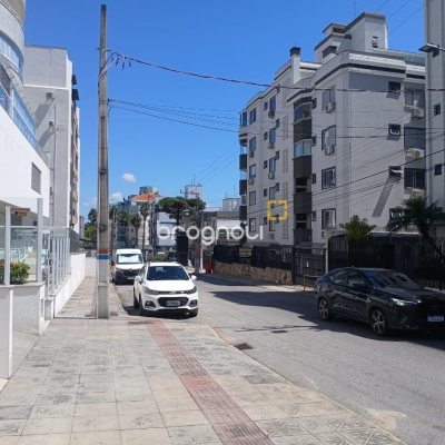 Apartamento com 71m², 2 quartos (sendo 1 suíte), 1 garagem, no bairro Abraão em Florianópolis