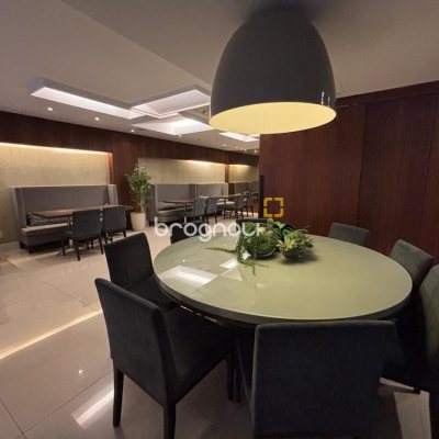 Apartamento com 132m², 3 quartos (sendo 3 suítes), 2 garagens, no bairro Centro em Florianópolis