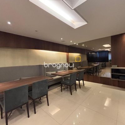 Apartamento com 132m², 3 quartos (sendo 3 suítes), 2 garagens, no bairro Centro em Florianópolis