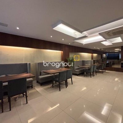 Apartamento com 132m², 3 quartos (sendo 3 suítes), 2 garagens, no bairro Centro em Florianópolis