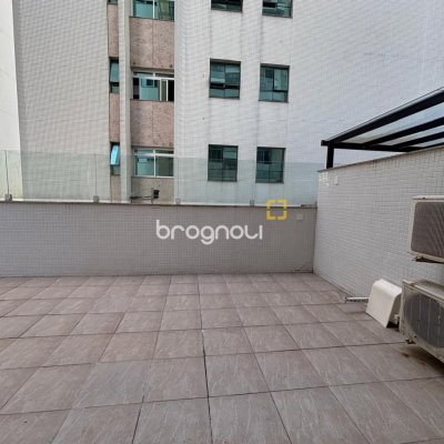 Apartamento com 132m², 3 quartos (sendo 3 suítes), 2 garagens, no bairro Centro em Florianópolis