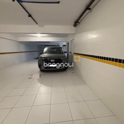 Apartamento com 132m², 3 quartos (sendo 3 suítes), 2 garagens, no bairro Centro em Florianópolis