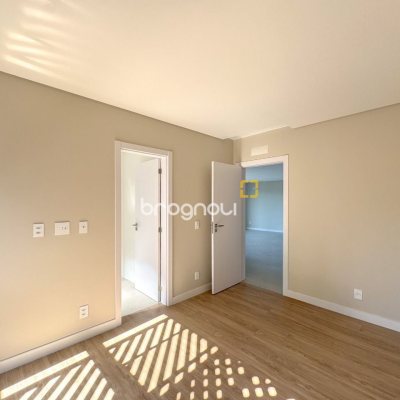 Apartamento com 148m², 3 quartos (sendo 3 suítes), 2 garagens, no bairro Jurerê em Florianópolis