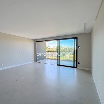 Apartamento com 148m², 3 quartos (sendo 3 suítes), 2 garagens, no bairro Jurerê em Florianópolis