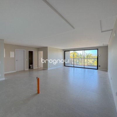 Apartamento com 148m², 3 quartos (sendo 3 suítes), 2 garagens, no bairro Jurerê em Florianópolis