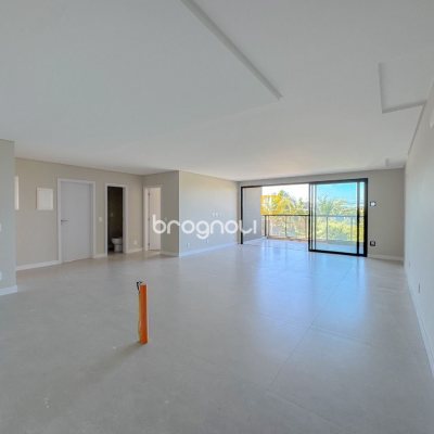 Apartamento com 148m², 3 quartos (sendo 3 suítes), 2 garagens, no bairro Jurerê em Florianópolis