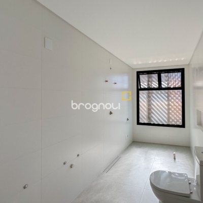 Apartamento com 148m², 3 quartos (sendo 3 suítes), 2 garagens, no bairro Jurerê em Florianópolis