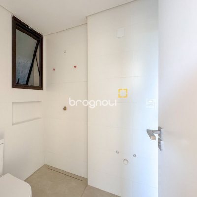 Apartamento com 148m², 3 quartos (sendo 3 suítes), 2 garagens, no bairro Jurerê em Florianópolis