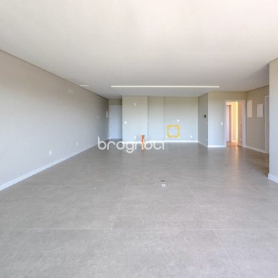 Apartamento com 148m², 3 quartos (sendo 3 suítes), 2 garagens, no bairro Jurerê em Florianópolis