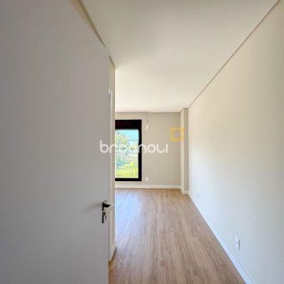 Apartamento com 148m², 3 quartos (sendo 3 suítes), 2 garagens, no bairro Jurerê em Florianópolis