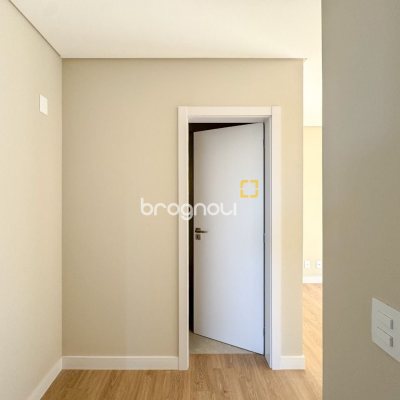 Apartamento com 148m², 3 quartos (sendo 3 suítes), 2 garagens, no bairro Jurerê em Florianópolis