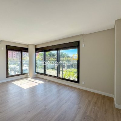 Apartamento com 148m², 3 quartos (sendo 3 suítes), 2 garagens, no bairro Jurerê em Florianópolis