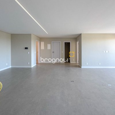 Apartamento com 148m², 3 quartos (sendo 3 suítes), 2 garagens, no bairro Jurerê em Florianópolis