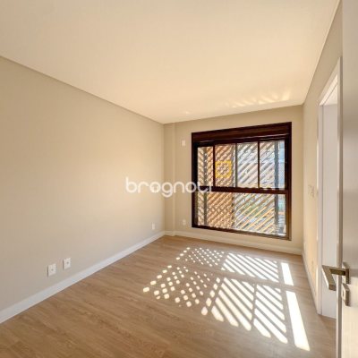 Apartamento com 148m², 3 quartos (sendo 3 suítes), 2 garagens, no bairro Jurerê em Florianópolis