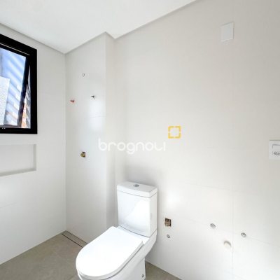 Apartamento com 148m², 3 quartos (sendo 3 suítes), 2 garagens, no bairro Jurerê em Florianópolis
