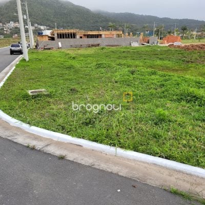 Terreno com 450m², no bairro Ingleses em Florianópolis