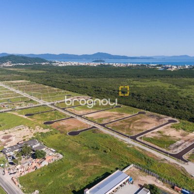 Terreno com 450m², no bairro Ingleses em Florianópolis