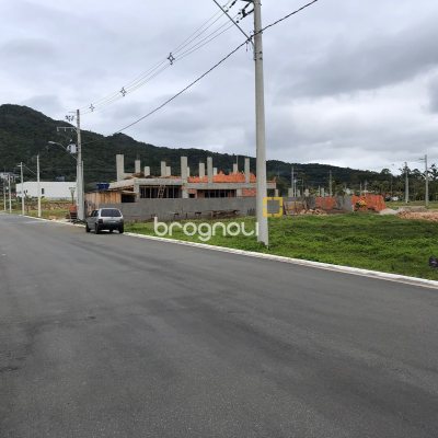 Terreno com 450m², no bairro Ingleses em Florianópolis