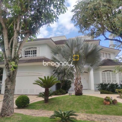 Casa com 300m², 4 quartos (sendo 4 suítes), 2 garagens, no bairro Jurerê Internacional em Florianópolis