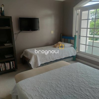 Casa com 300m², 4 quartos (sendo 4 suítes), 2 garagens, no bairro Jurerê Internacional em Florianópolis