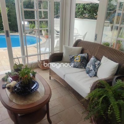 Casa com 300m², 4 quartos (sendo 4 suítes), 2 garagens, no bairro Jurerê Internacional em Florianópolis