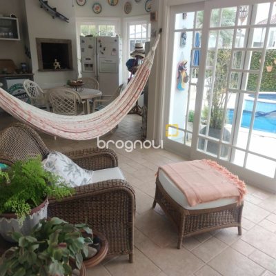 Casa com 300m², 4 quartos (sendo 4 suítes), 2 garagens, no bairro Jurerê Internacional em Florianópolis