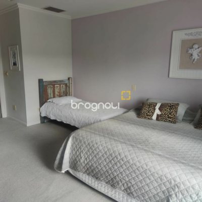 Casa com 300m², 4 quartos (sendo 4 suítes), 2 garagens, no bairro Jurerê Internacional em Florianópolis