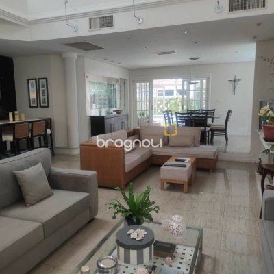 Casa com 300m², 4 quartos (sendo 4 suítes), 2 garagens, no bairro Jurerê Internacional em Florianópolis