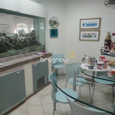 Casa com 300m², 4 quartos (sendo 4 suítes), 2 garagens, no bairro Jurerê Internacional em Florianópolis