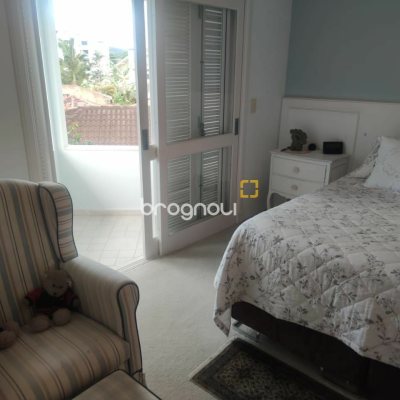 Casa com 300m², 4 quartos (sendo 4 suítes), 2 garagens, no bairro Jurerê Internacional em Florianópolis