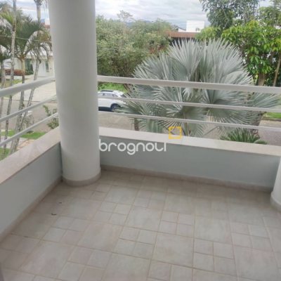 Casa com 300m², 4 quartos (sendo 4 suítes), 2 garagens, no bairro Jurerê Internacional em Florianópolis
