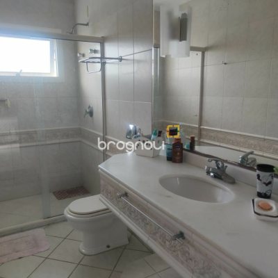 Casa com 300m², 4 quartos (sendo 4 suítes), 2 garagens, no bairro Jurerê Internacional em Florianópolis