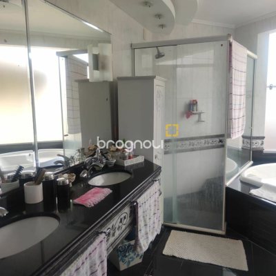 Casa com 300m², 4 quartos (sendo 4 suítes), 2 garagens, no bairro Jurerê Internacional em Florianópolis