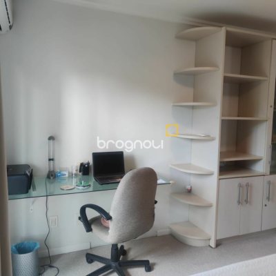 Casa com 300m², 4 quartos (sendo 4 suítes), 2 garagens, no bairro Jurerê Internacional em Florianópolis